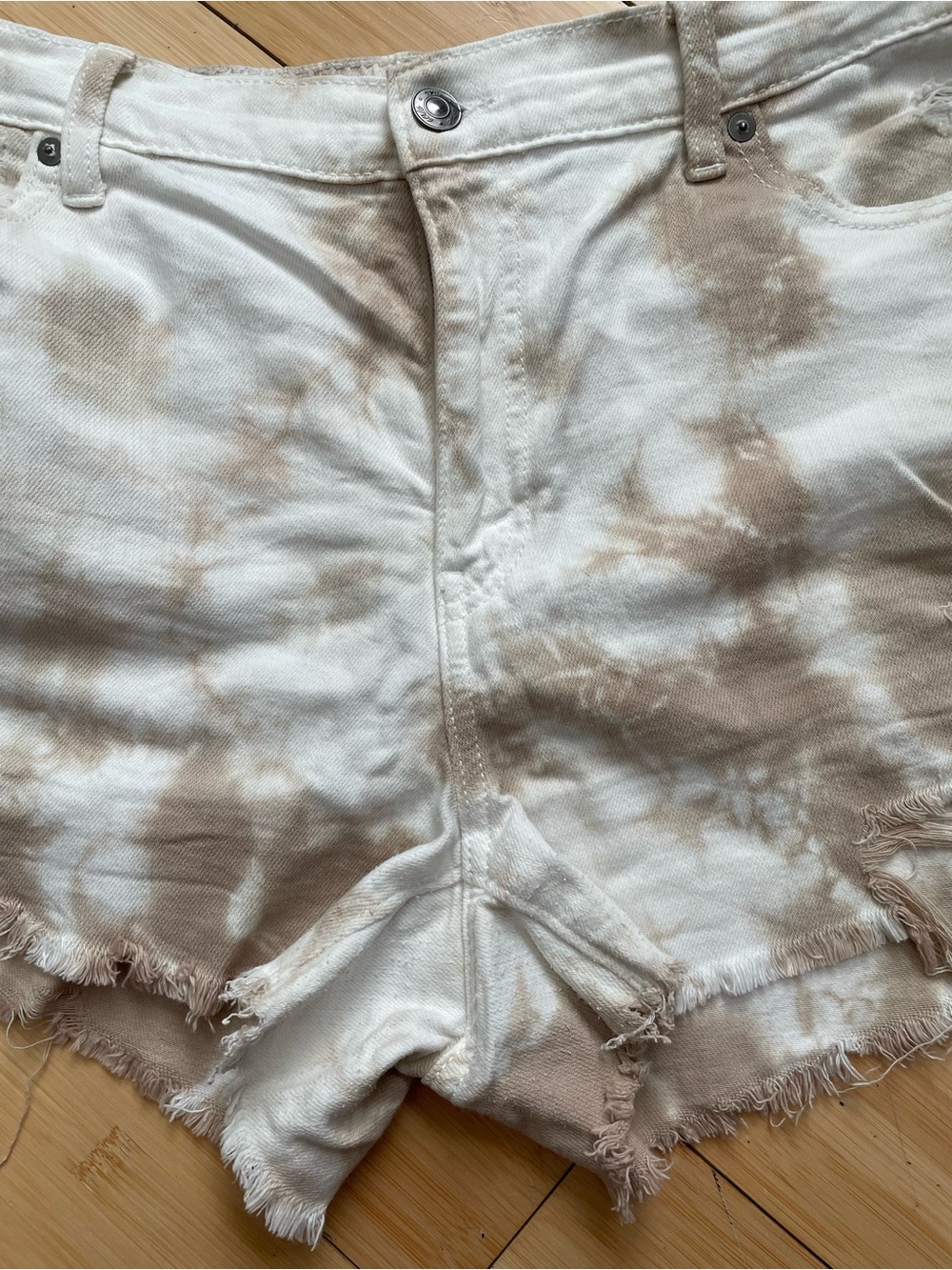 Aerie Daydream Shorts Tie-Dye High-Rise Frayed Hem Women’s Shorts - Cream/Tan - Picture 3 of 5